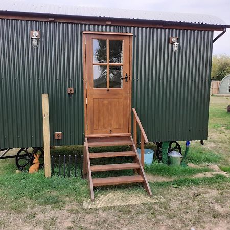 Glamping In Wiltshire In Our Luxury Shepherds Hut Chippenham  Dış mekan fotoğraf