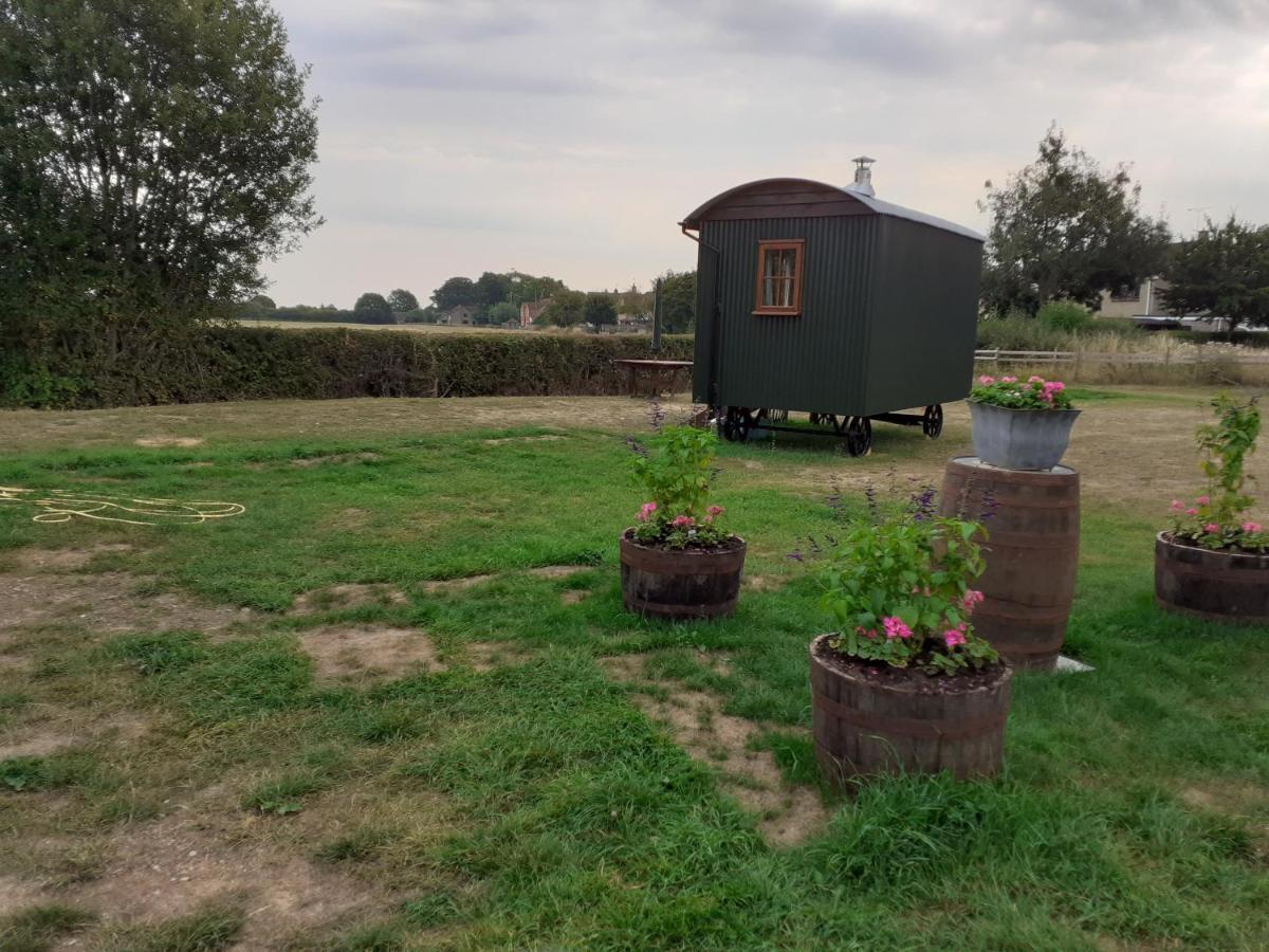 Glamping In Wiltshire In Our Luxury Shepherds Hut Chippenham  Dış mekan fotoğraf