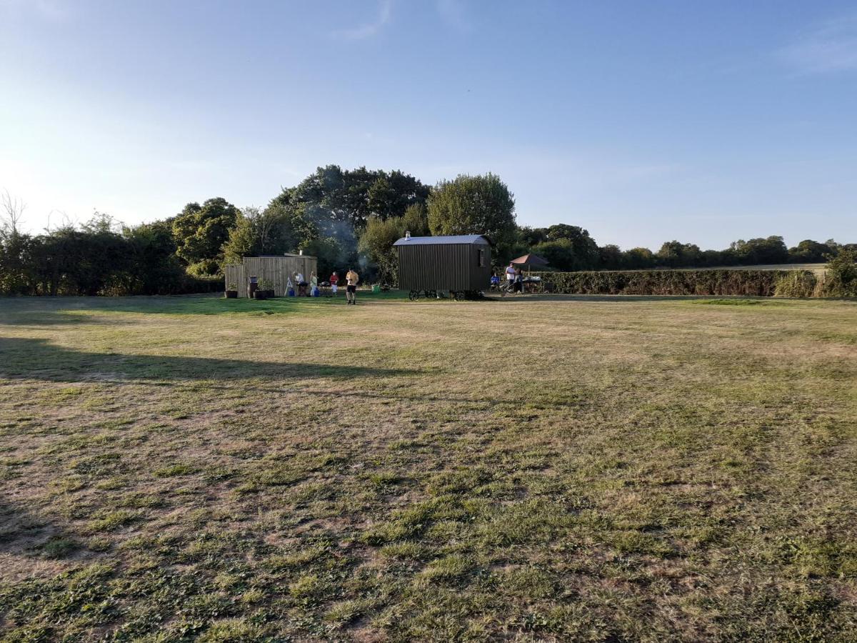Glamping In Wiltshire In Our Luxury Shepherds Hut Chippenham  Dış mekan fotoğraf