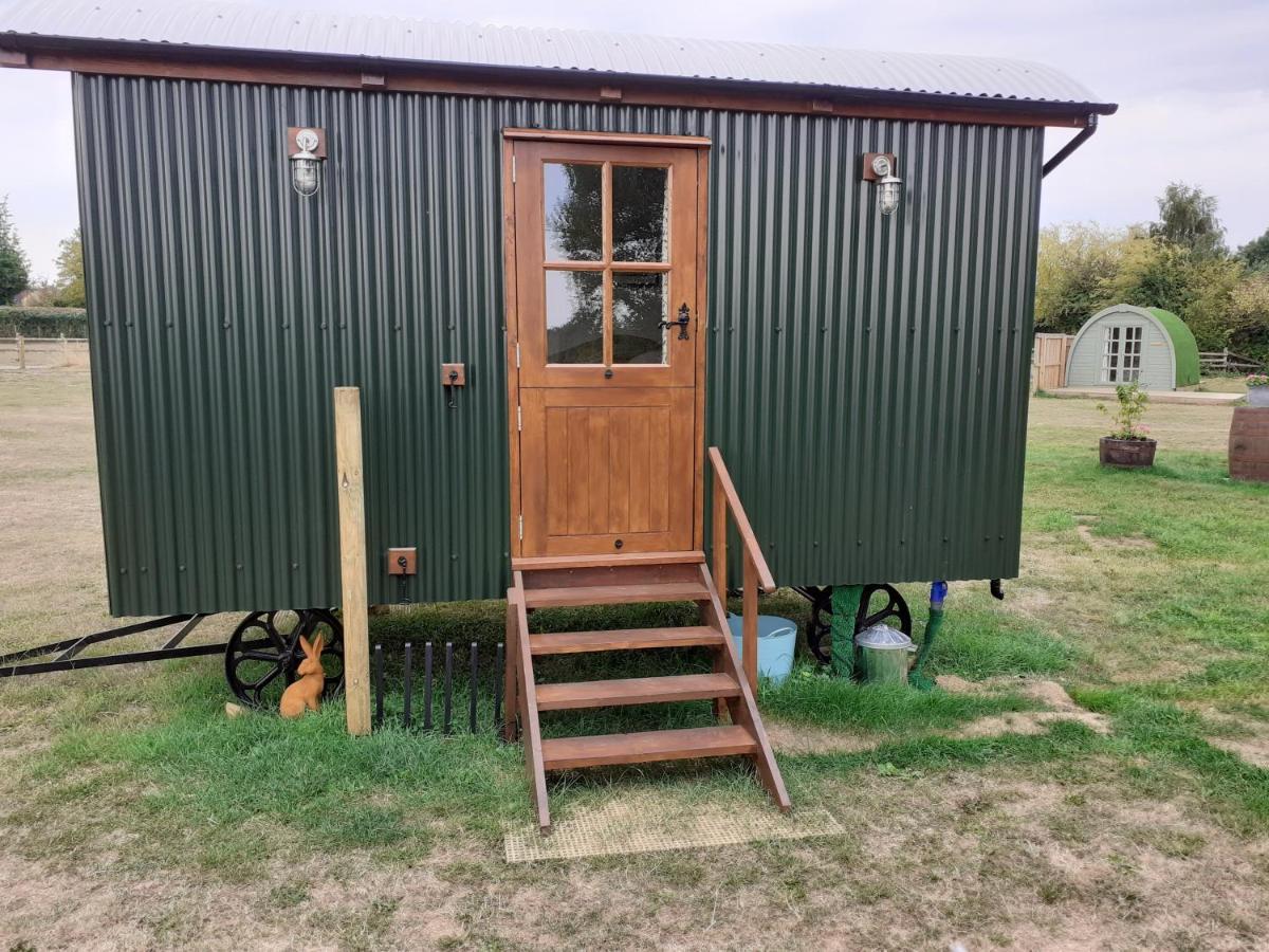 Glamping In Wiltshire In Our Luxury Shepherds Hut Chippenham  Dış mekan fotoğraf