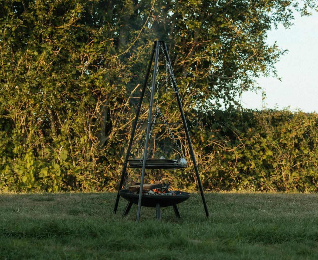 Glamping In Wiltshire In Our Luxury Shepherds Hut Chippenham  Dış mekan fotoğraf