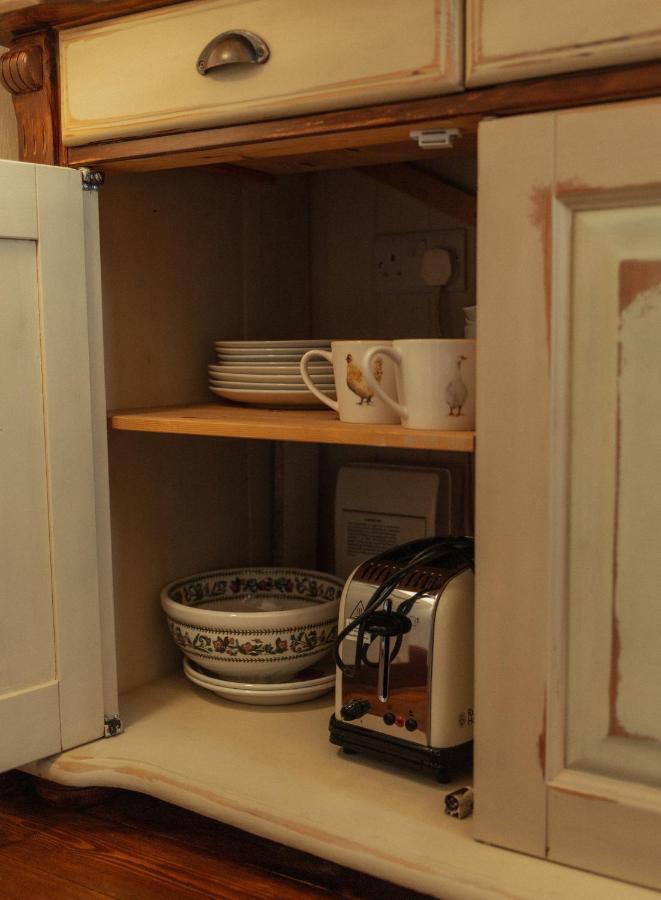 Glamping In Wiltshire In Our Luxury Shepherds Hut Chippenham  Dış mekan fotoğraf