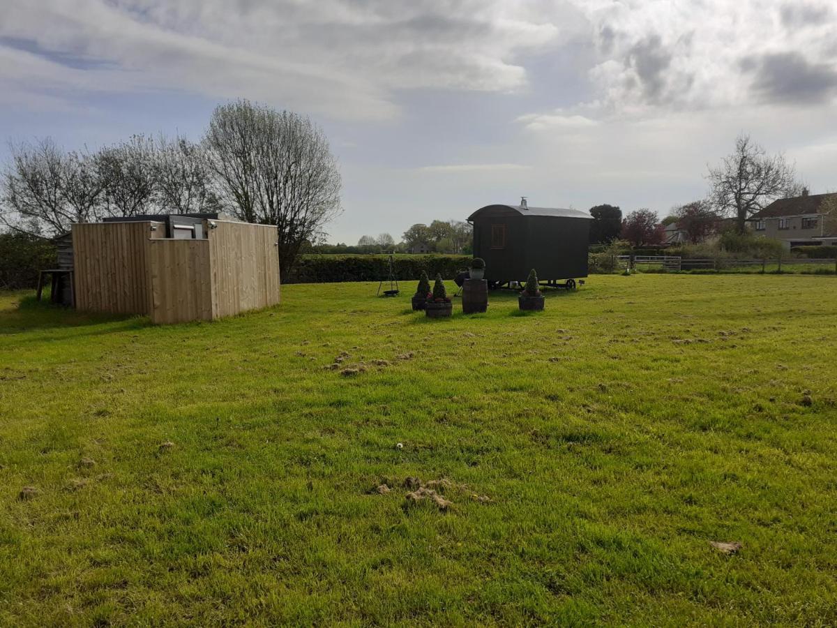 Glamping In Wiltshire In Our Luxury Shepherds Hut Chippenham  Dış mekan fotoğraf