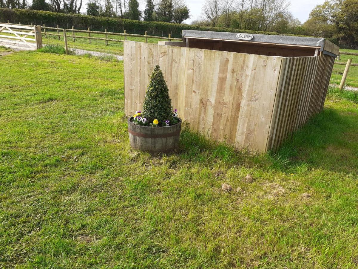 Glamping In Wiltshire In Our Luxury Shepherds Hut Chippenham  Dış mekan fotoğraf