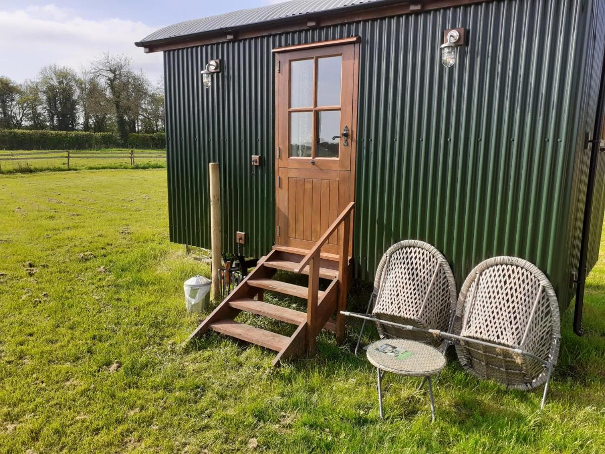 Glamping In Wiltshire In Our Luxury Shepherds Hut Chippenham  Dış mekan fotoğraf