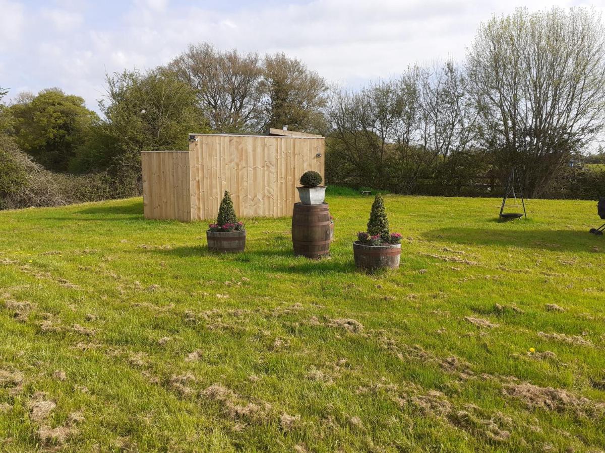 Glamping In Wiltshire In Our Luxury Shepherds Hut Chippenham  Dış mekan fotoğraf